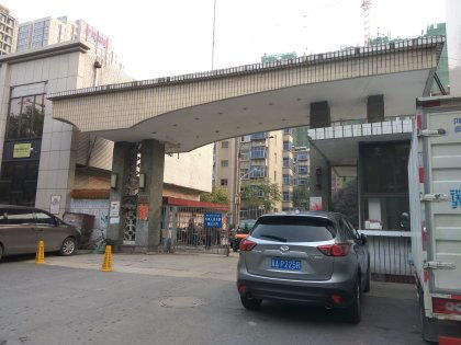 石辐小区404厂宿舍居住体验全解析 优势、不足与周边房产中介评价